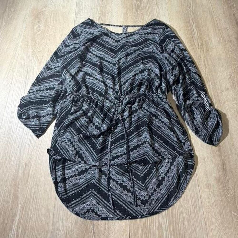 Maurices Women's Black and Grey Blouse